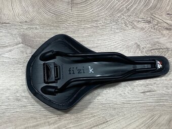 Sedlo Fizik antares R5 - 4