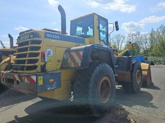 Čelní nakládač Komatsu WA 380 - 4
