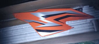 KTM 1290 Super Duke r 2022 levý plast nádrže - 4