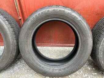 Prodám gumy 215/60/17 Bridgestone - 4