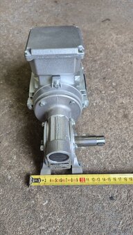 Elektromotor s úhlovou převodovkou 93ot/min NOVÝ - 4