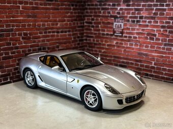1:18 Ferrari 599 GTB - 4