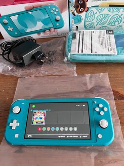 Nintendo Switch Lite v záruce + Pokémon v TOP stavu - 4