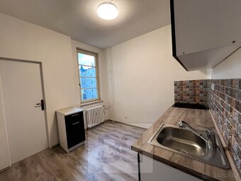 Krásný byt 2+1 po rekonstrukci v centru Karlových Var - 4