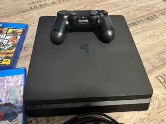 Playstation 4 (500GB) + hry, ovladač - 4