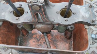 Historická dvoukolová ruční hasičská stříkačka - 4