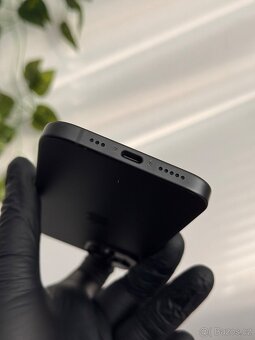 iPhone 15 256GB černý - 4