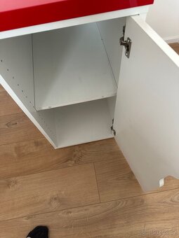 Psací stůl červený ikea - 4