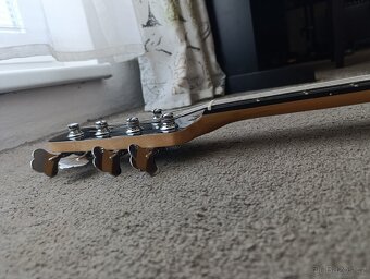 Rezervace Baskytara Fender Squier Deluxe - 4