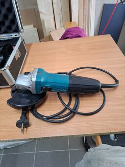 Makita GA5030 úhlová bruska v kufru - 4