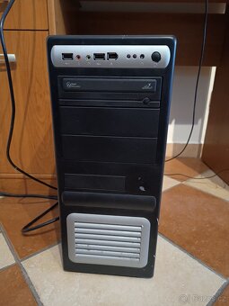 2X PC sestava s monitory - 4