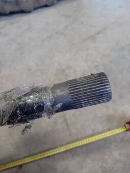 Poloosa předbi napravy New Holland - 4