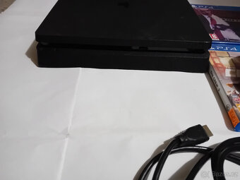 Sony Playstation 4 Slim - 2 x ovladač, 4 x hra - 4