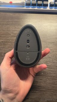 Logitech Lift Vertical Ergonomic Mouse Graphite - 4