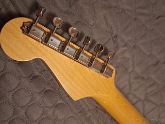 prodám kytaru Stratocaster - 4