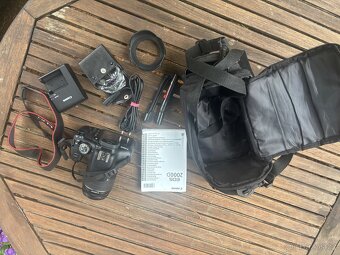 Canon EOS 2000D - 4