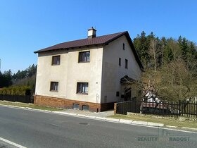 Prodej dvougeneračního domu (2x byty 3+1 70m2),  2x garáž, p - 4