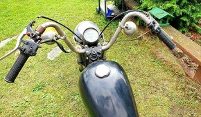 Stará motorka Yamaha - 4