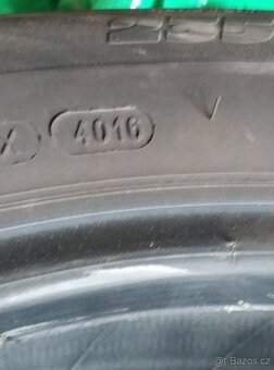 235/55/17 letní pneu - 4