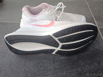 Dětské sportovní boty NIKE vel. 38 - 4