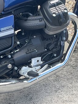 Motocykl Moto Guzzi V7 850 Speciál - 4