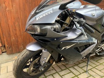 Yamaha YZF R1 - 4