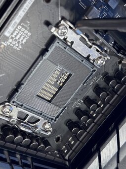 ASUS ROG STRIX B660-F GAMING WIFI, LGA1700 - 4