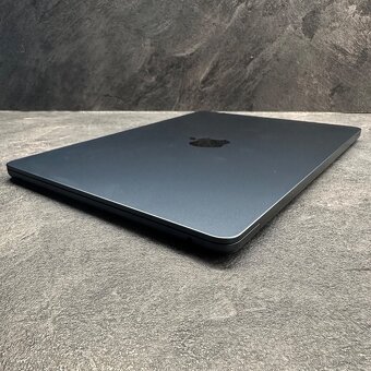 MacBook Air (8GB | M2 | 256gb | 13,6") + obal - 4