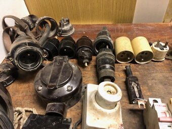 Elektro zásuvky, koncovky, rámečky, kabely - 4