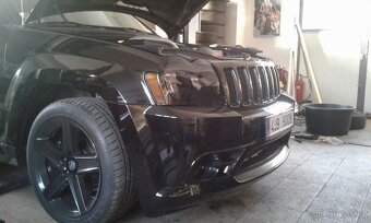 Jeep Grand Cherokee SRT - 4