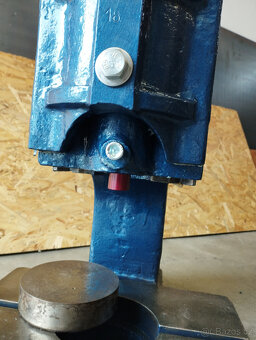 Ruční vřetenový lis po repasi - 4