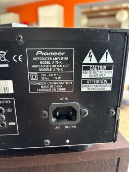 Zesilovač Pioneer - 4