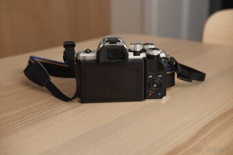 Olympus O-MD E-M10 II tělo - 4