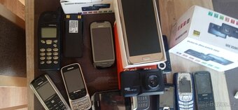 Prodám sbírku mobilů všech značek funkční některé - 4