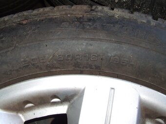 Prodám sadu zimních pneumatik 205/60 R16 Dunlop - 4