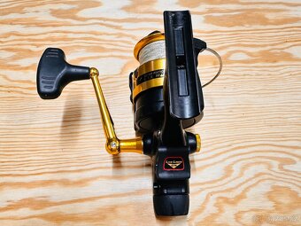 NAVIJÁK BAITRUNNER PENN SLAMMER LIVE LINER 560 L - 4