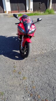 Yamaha yzf R1 - 4