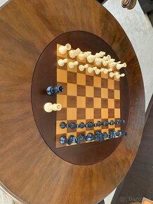 ŠACHOVÝ STOLEK A OTOČNÉ ŽIDLE NOVÉ  - 4