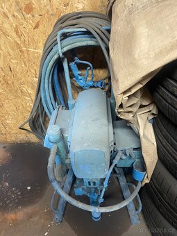 Stříkací stroj s elektrickým pohonem ST max - 4