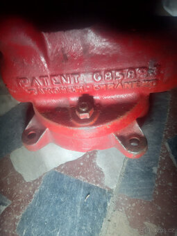 Svěrák York 10 cm čelisti otočny - 4