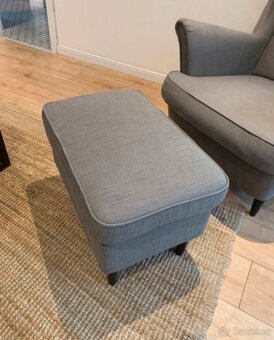 KŘESLO- UŠÁK IKEA STRANDMON S TABURETEM - 4