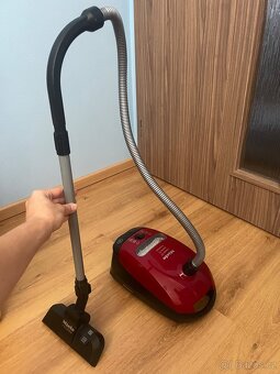 Vysavač Miele a žehlička Bosch - 4