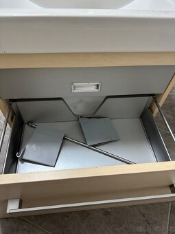 Koupelnová skříňka s umyvadlem - 4