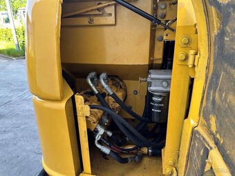 Minibagr CATERPILLAR 306 - 4