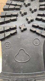 PRACOVNÍ BOTY 42 - 4