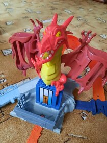 Hot Wheels Souboj s drakem - 4