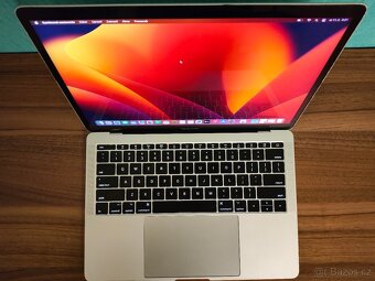 MacBook Pro 2017 | i5 • 8GB • 256GB SSD - 4