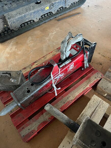 Hydraulické bourací kladivo SOCOMEC DMS210 - 4