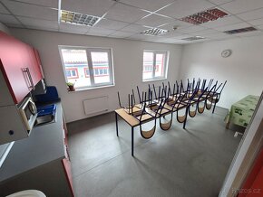 Kancelářské prostory 218 m2 k pronájmu - 4