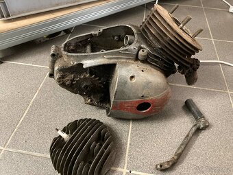 Motor ČZ 150C - 4
